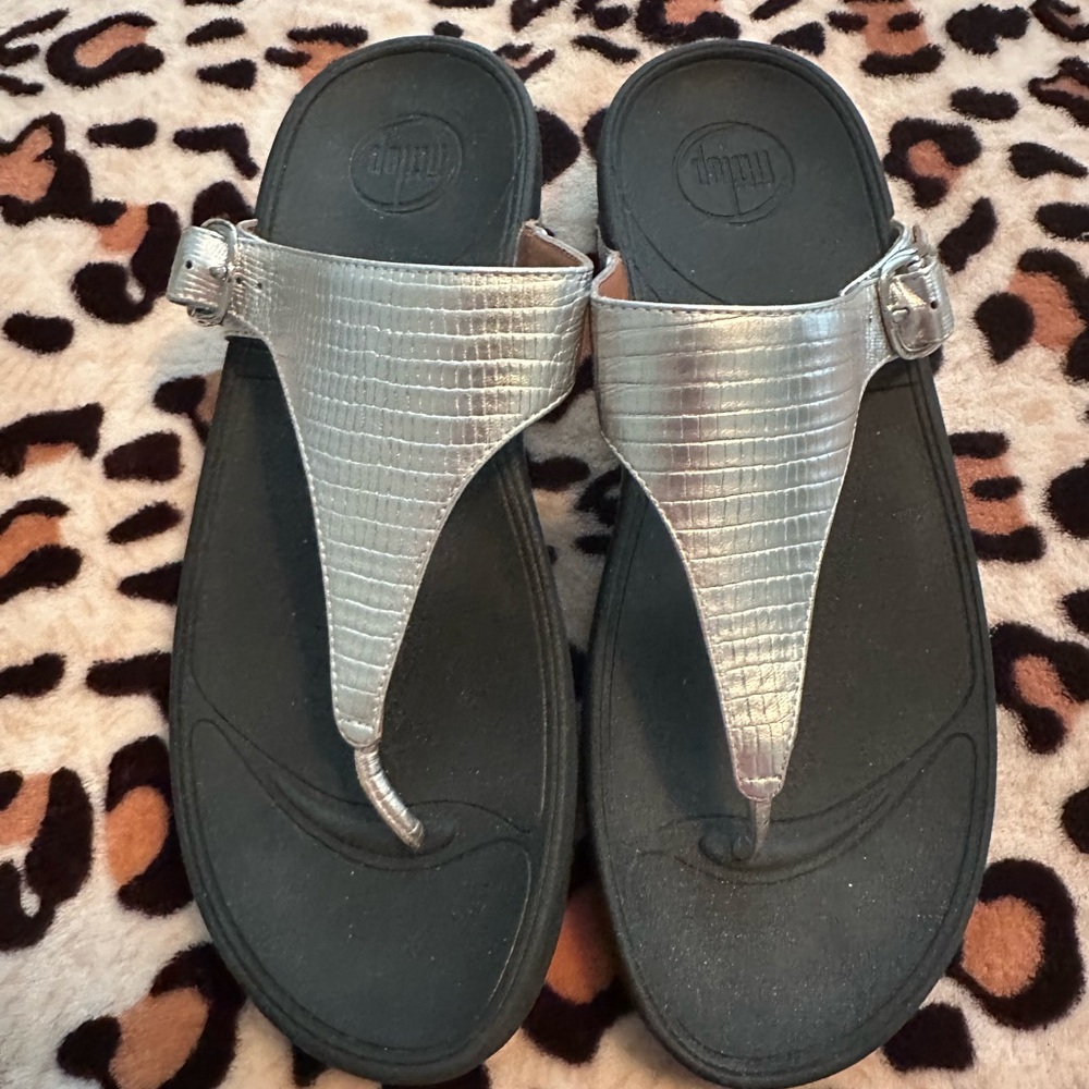 Fitflop Women’s Lulu Silver Thong Sandal